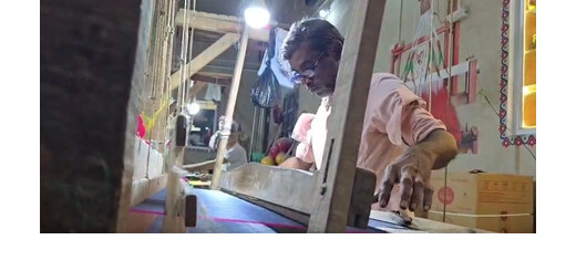 अमेरिकी टैरिफ से बनारसी साड़ी उद्योग पर संकट, खतरे में हजारों बुनकरों की रोज़ी-रोटी 